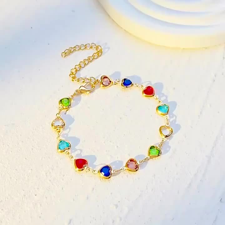 Pulsera de oro con forma de corazón
