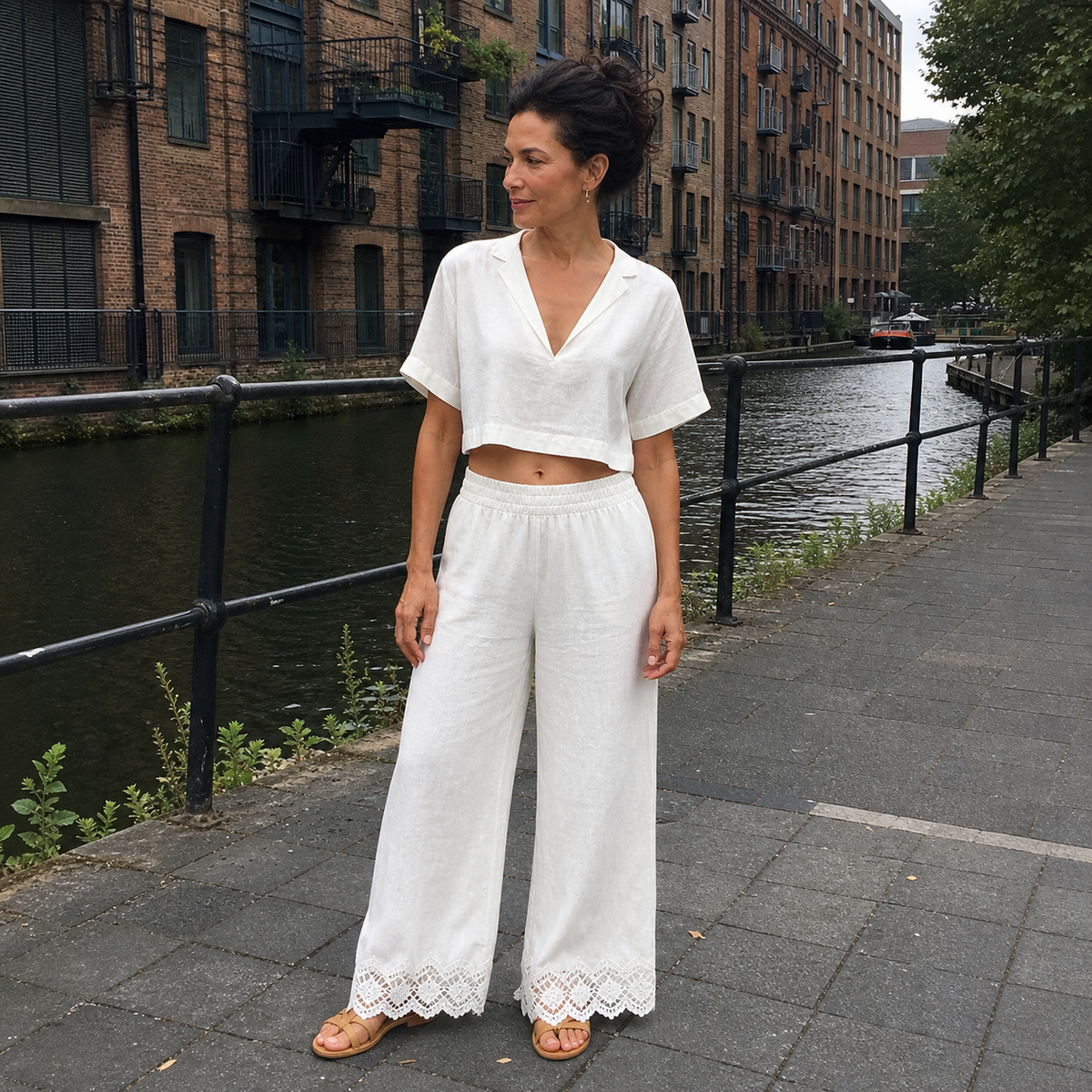 Conjunto de Top Corto y Pantalones con Encaje