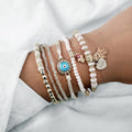 Set de pulseras doradas con dije de Hamsa
