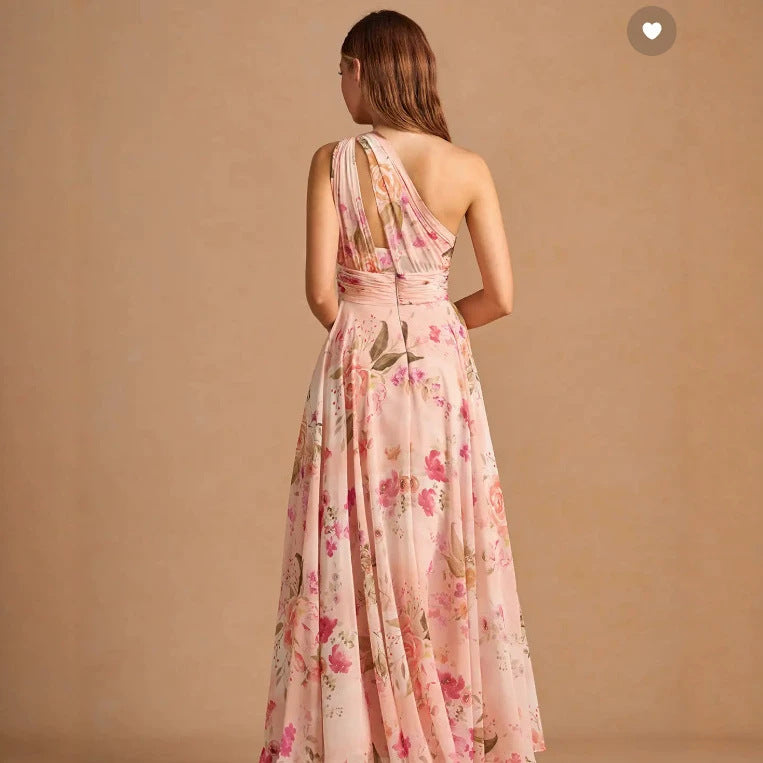 Vestido largo de un solo hombro color rosa empolvado