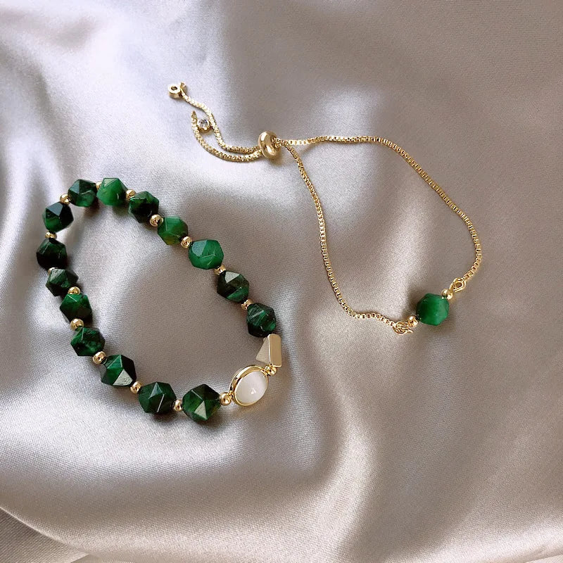 Juego de pulseras elegantes con gemas verdes