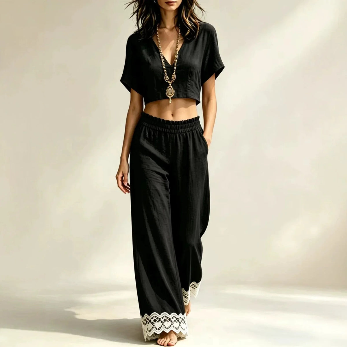 Conjunto de Top Corto y Pantalones con Encaje