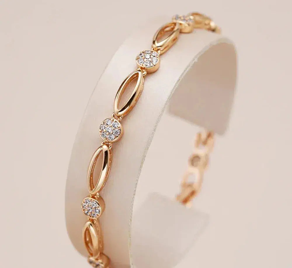 Pulsera con detalles de zirconia dorada