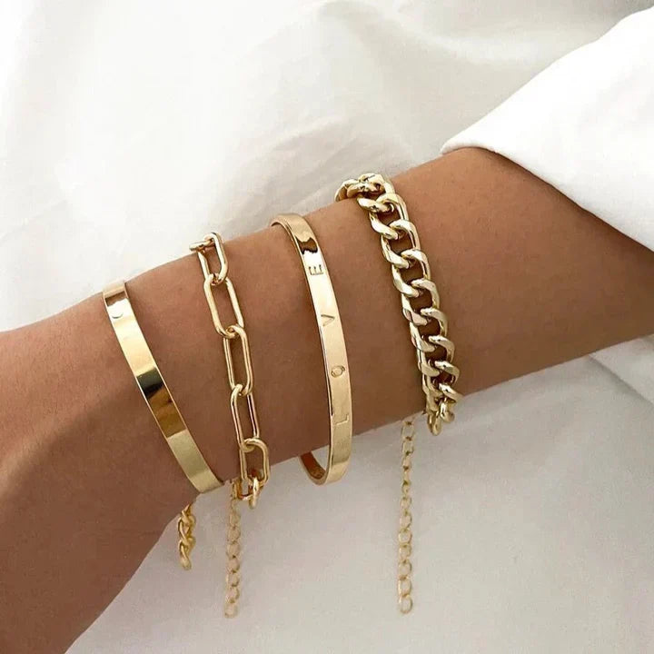 Juego de pulseras doradas modernas