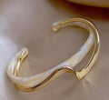 Pulsera de oro con ópalo blanco